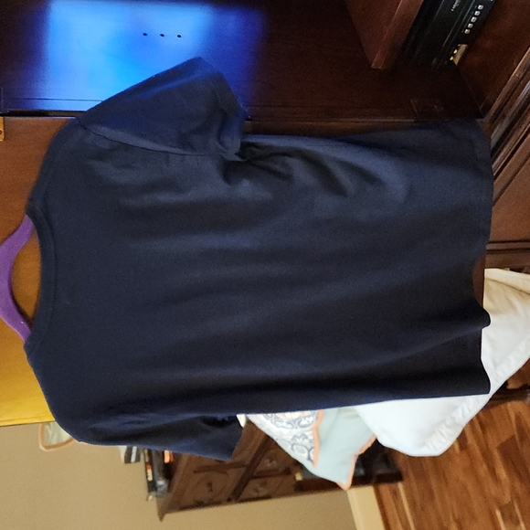 Old Navy T-shirt - Picture 3 of 3